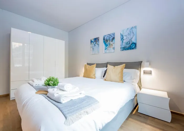 Apartamento Casaviva - Stylish Retreat With Parking In *