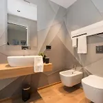 Casaviva - Stylish Retreat With Parking In