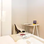 Casaviva - Stylish Retreat With Parking In Appartement
