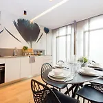 Casaviva - Stylish Retreat With Parking In *