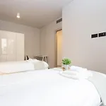 Casaviva - Stylish Retreat With Parking In Appartement