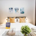 Casaviva - Stylish Retreat With Parking In Appartement