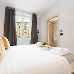 Appartement Casaviva - Stylish Retreat With Parking In *