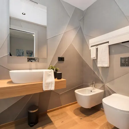 Casaviva - Stylish Retreat With Parking In