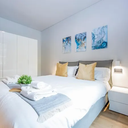 Apartment Casaviva - Stylish Retreat With Parking In *
