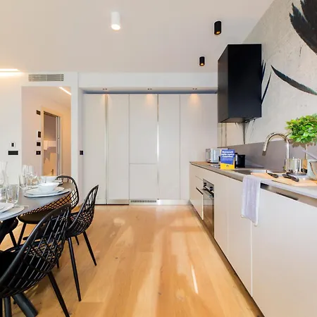 Casaviva - Stylish Retreat With Parking In Apartamento Rapallo